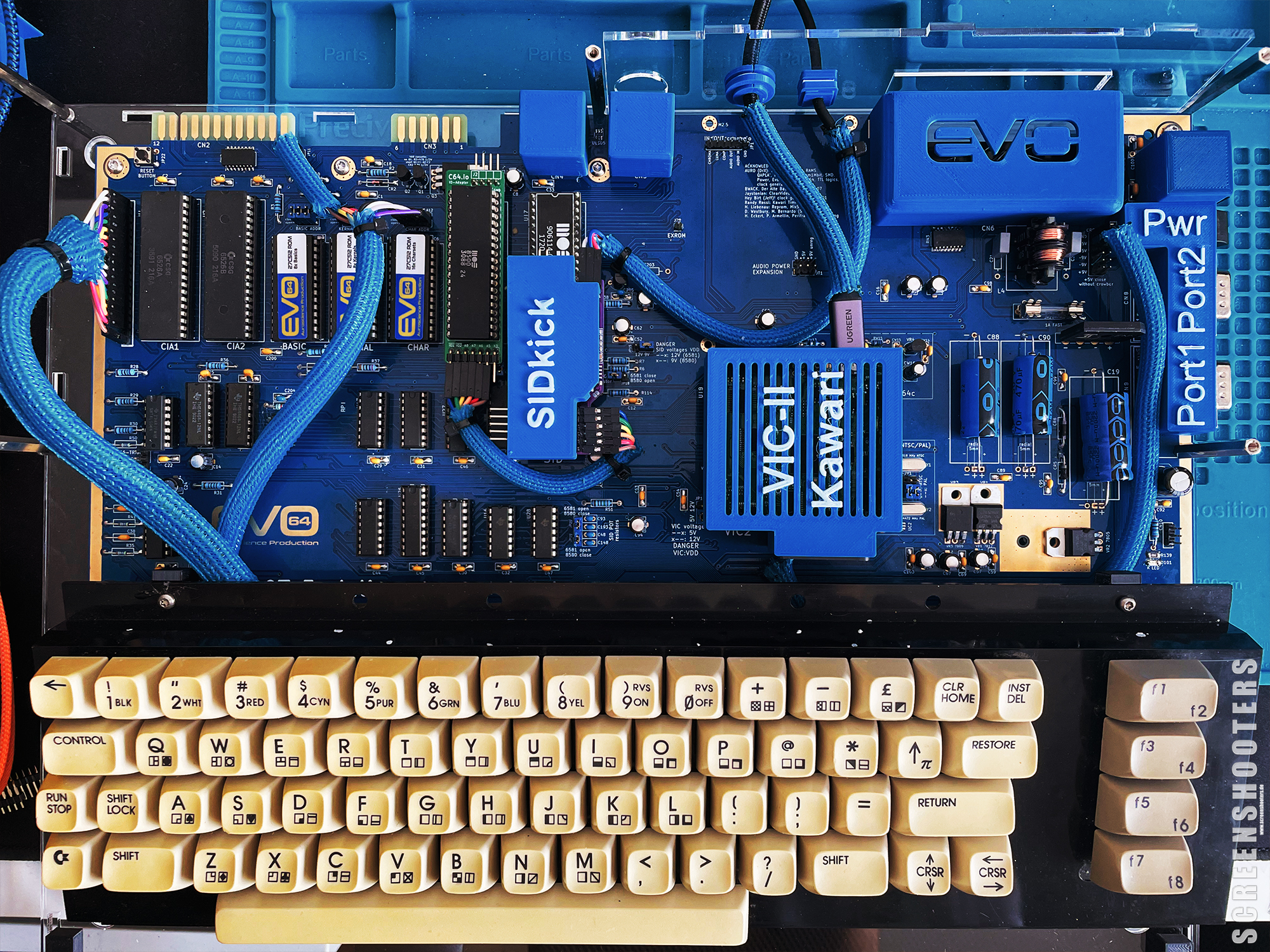 C64-231_EvoBadges_01.jpg